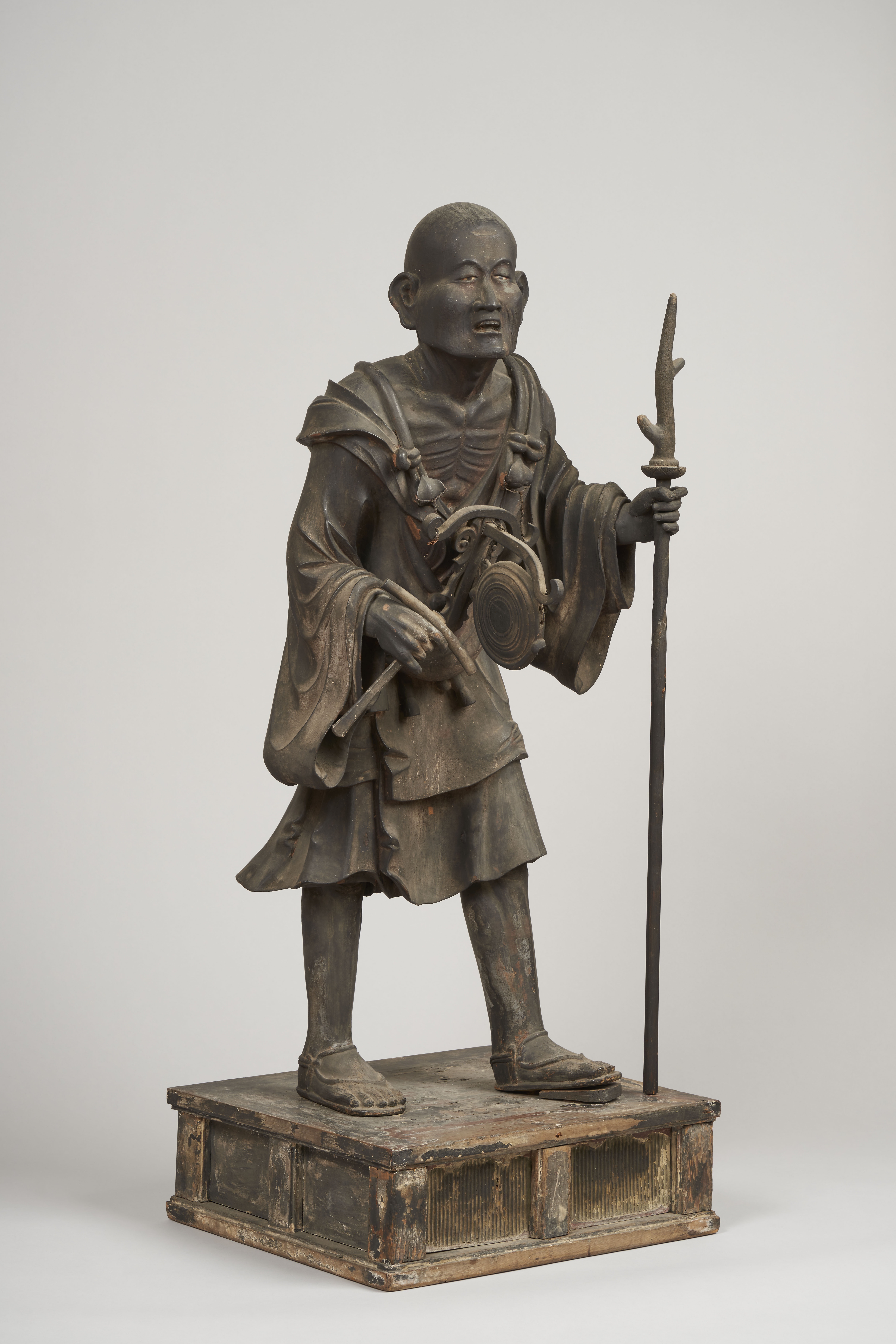 02_重要文化財《空也上人立像》鎌倉時代 滋賀・荘厳寺蔵（滋賀県立琵琶湖文化館寄託）